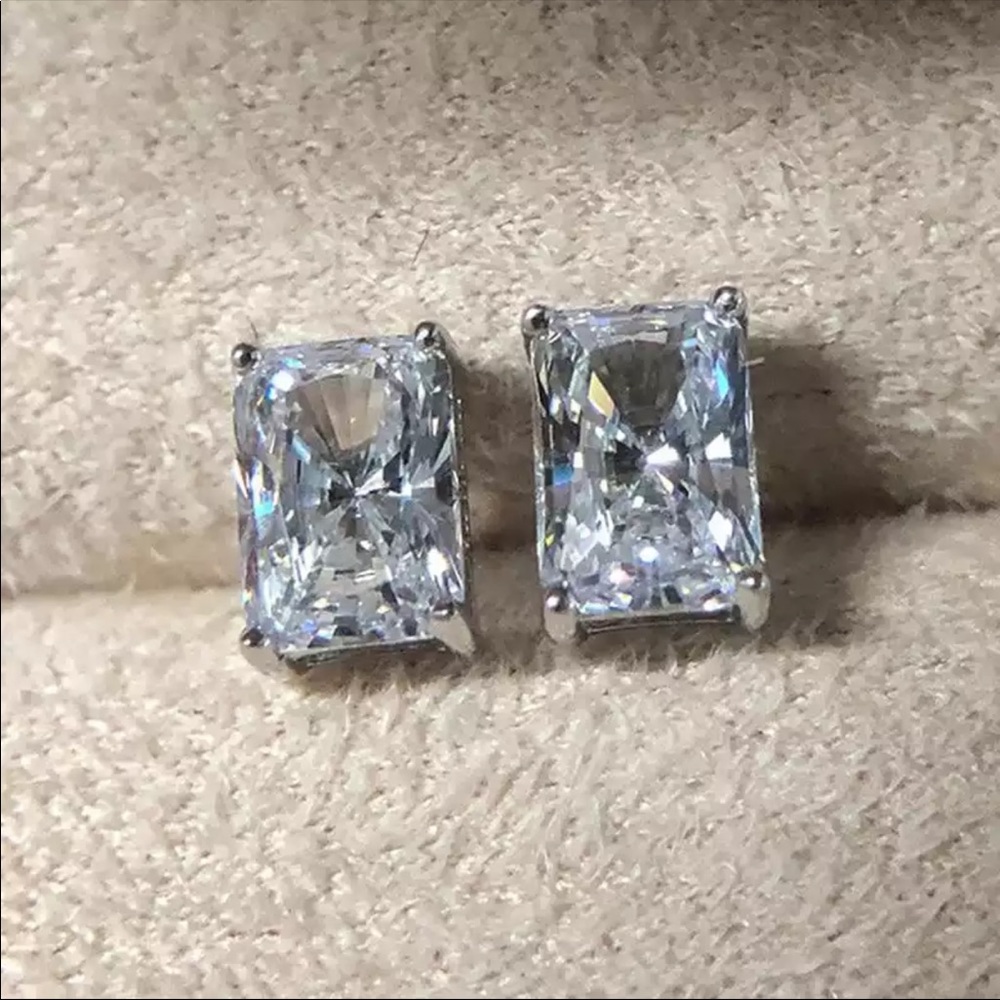 New Women’s 925 Silver Diamond Stud Earrings - Picture 3 of 7